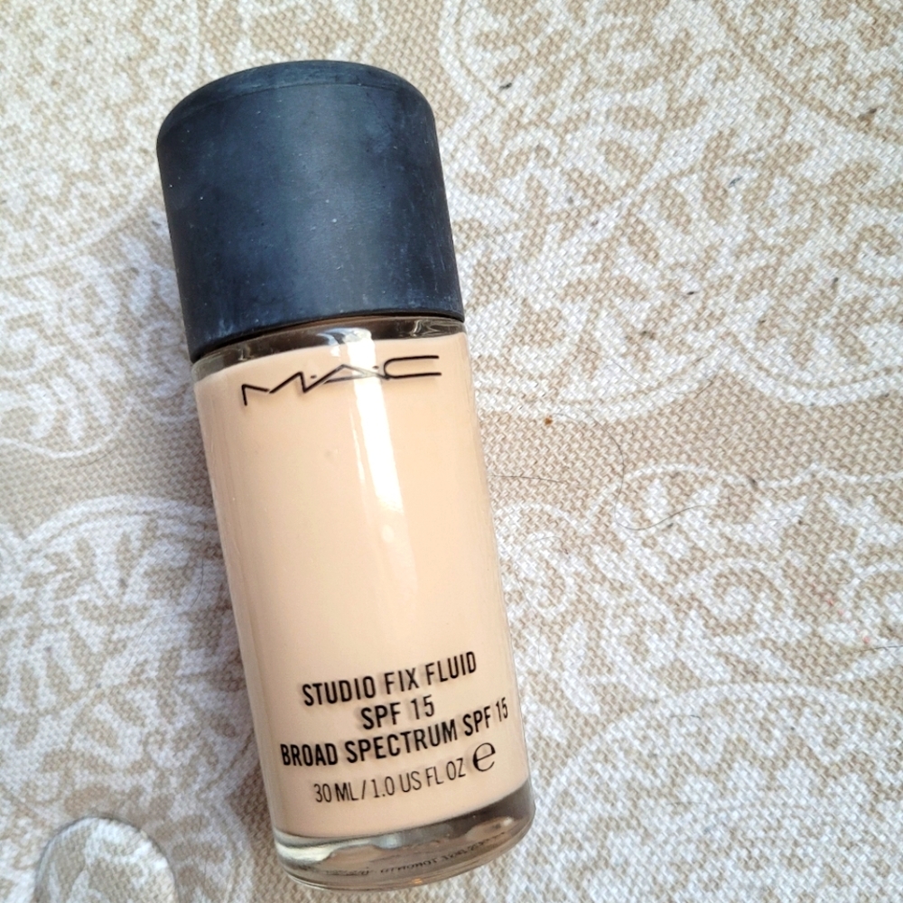 MAC Studio Fix Fluid Foundation SPF 15